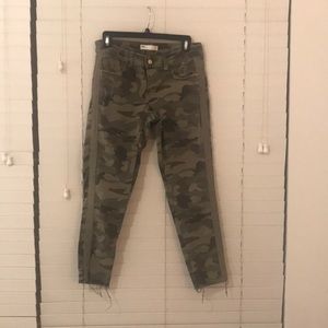 Cropped camo jeans